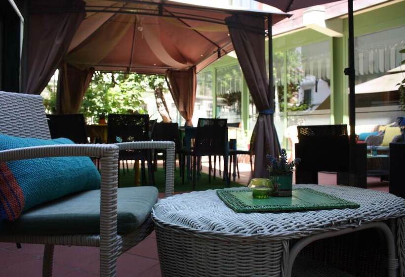 ホテル Ambrosiano