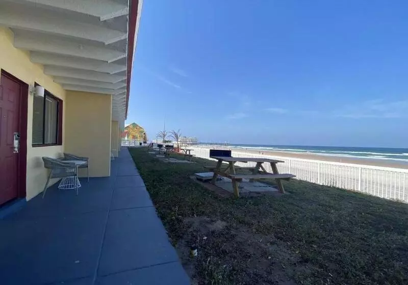 בית מלון כפרי Sandals Inn