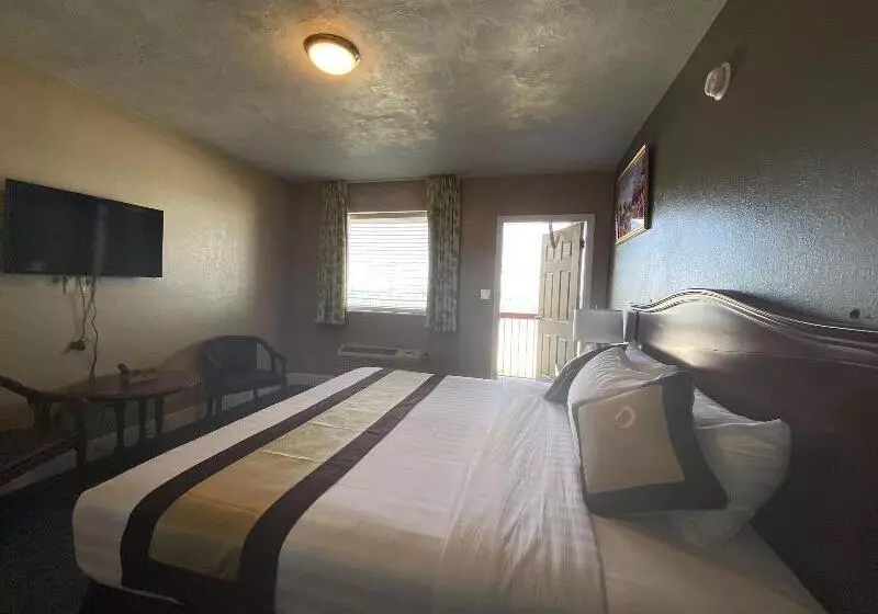 בית מלון כפרי Sandals Inn