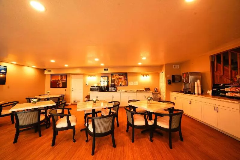 בית מלון כפרי Sandals Inn