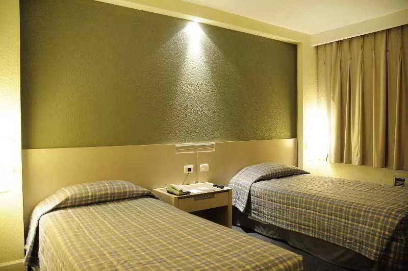 Отель Slaviero Suites Curitiba Soho