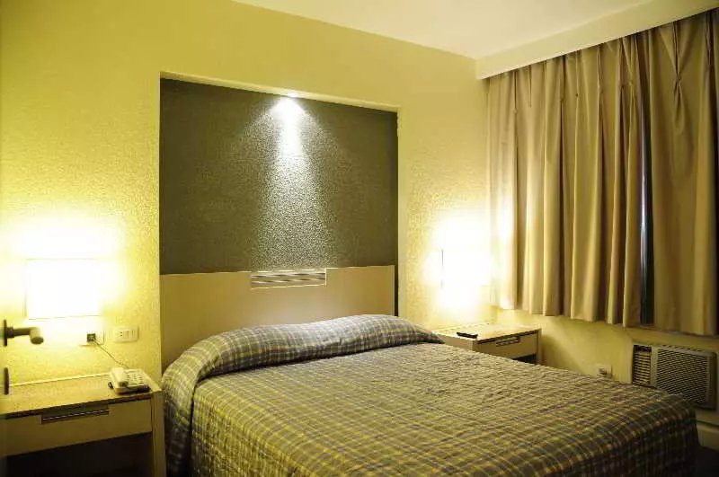 Отель Slaviero Suites Curitiba Soho