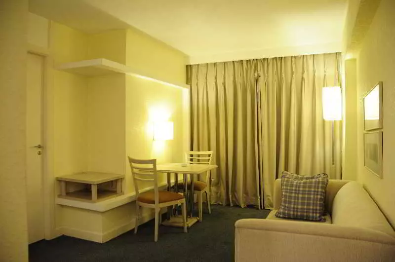 Отель Slaviero Suites Curitiba Soho
