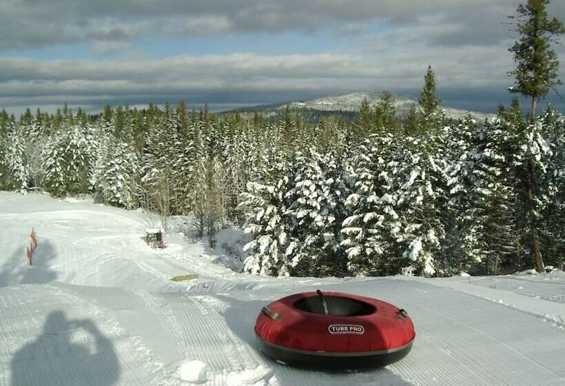 فندق Spruce Hill Resort & Spa