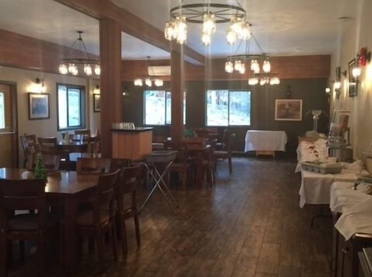 فندق Spruce Hill Resort & Spa