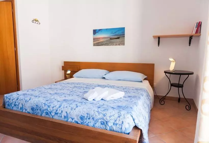 ペンション Cala Dogana Guest House