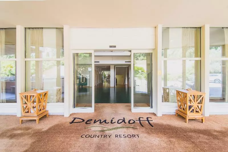ホテル Demidoff Country Resort