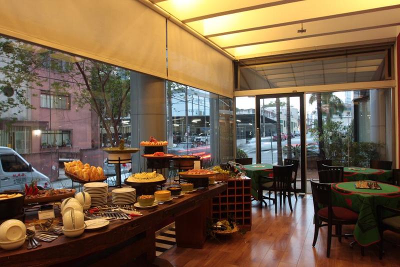 ホテル Estanplaza International