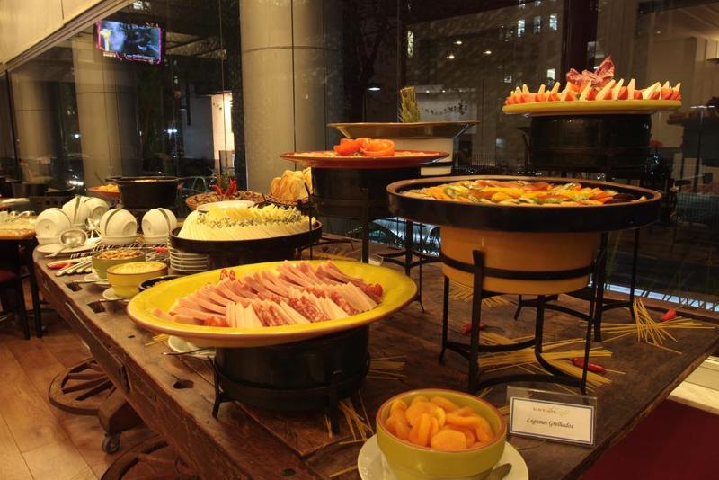 ホテル Estanplaza International