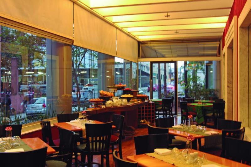 ホテル Estanplaza International