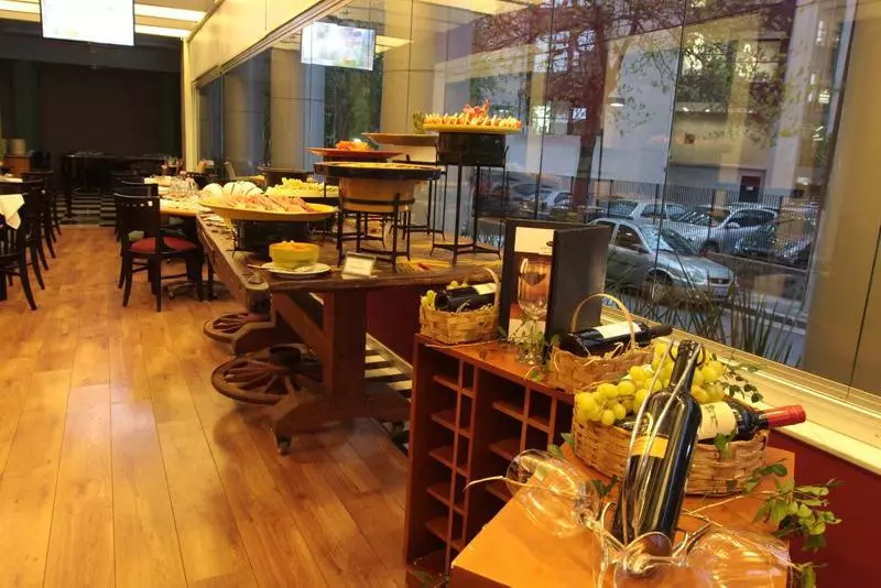 ホテル Estanplaza International