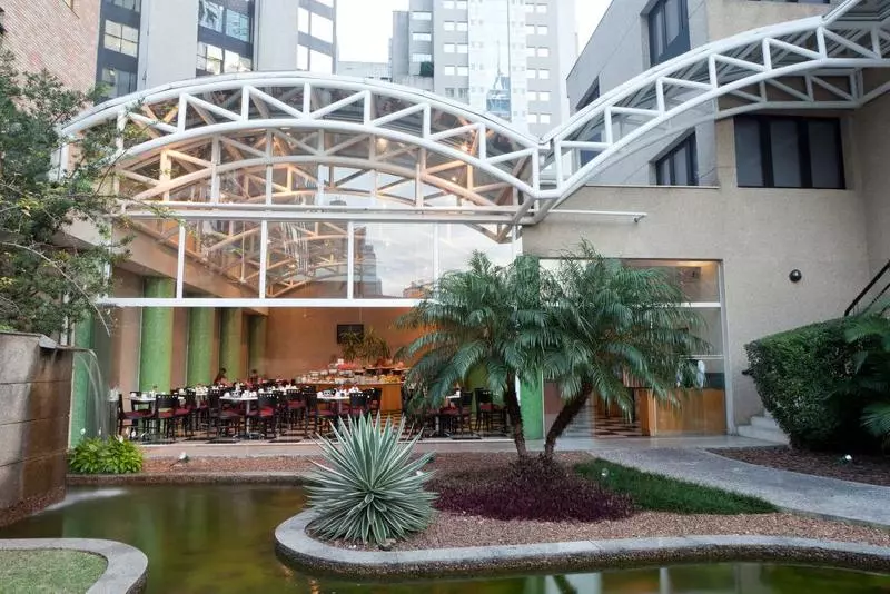 ホテル Estanplaza International