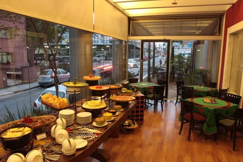 ホテル Estanplaza International