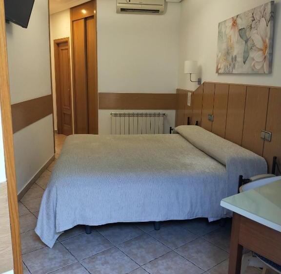 هتل Hostal Maria Ronda