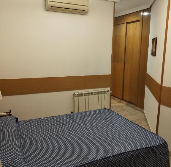 هتل Hostal Maria Ronda