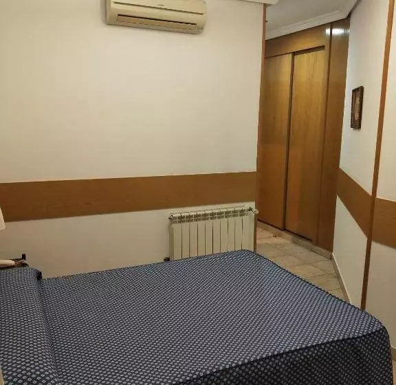 هتل Hostal Maria Ronda