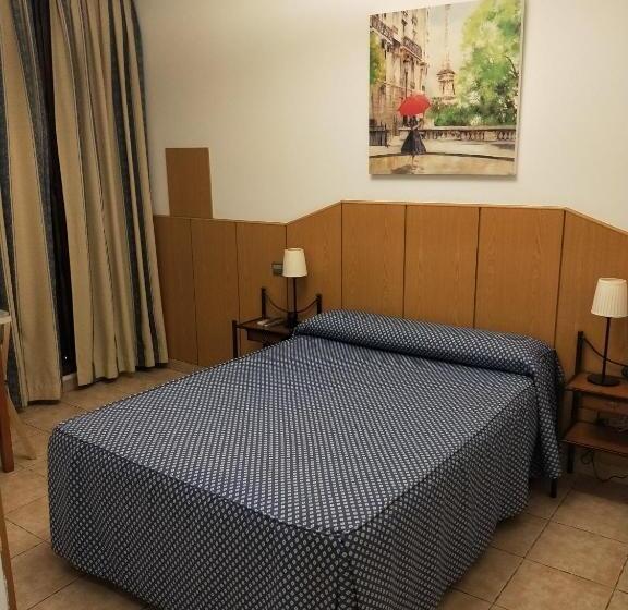 هتل Hostal Maria Ronda