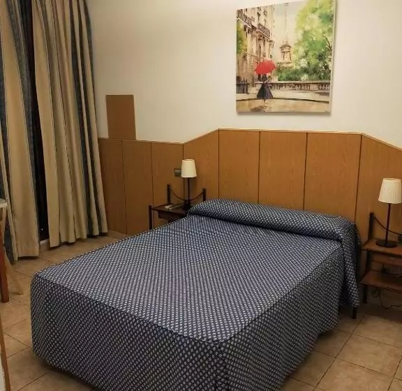 هتل Hostal Maria Ronda