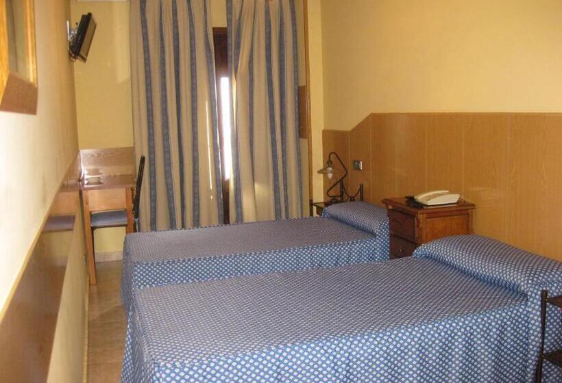 هتل Hostal Maria Ronda