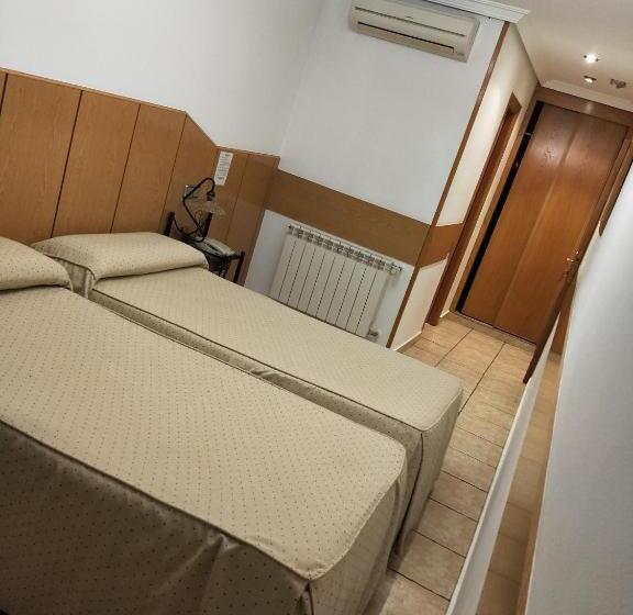 هتل Hostal Maria Ronda