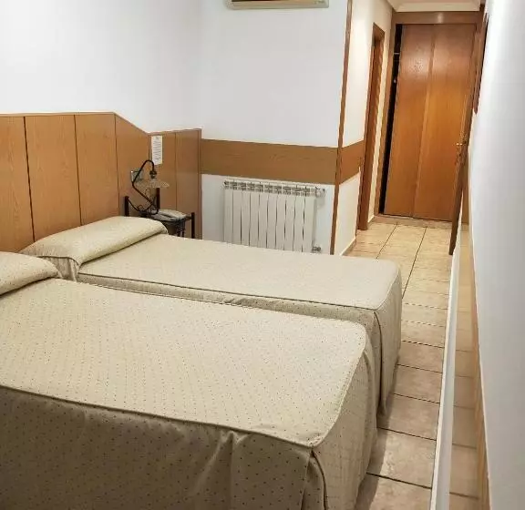 هتل Hostal Maria Ronda