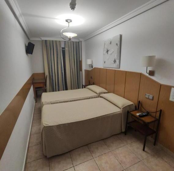 هتل Hostal Maria Ronda