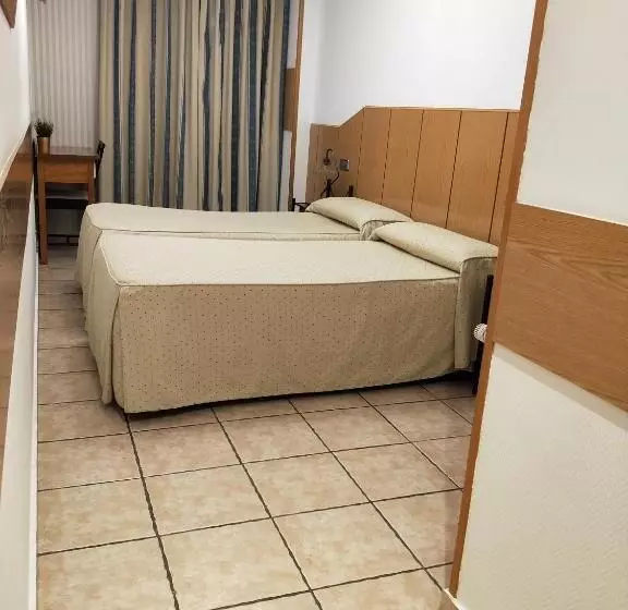 هتل Hostal Maria Ronda