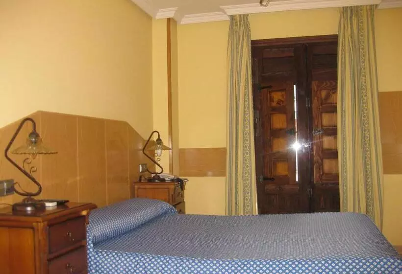 هتل Hostal Maria Ronda