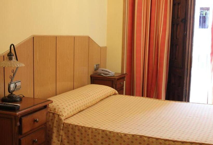 هتل Hostal Maria Ronda