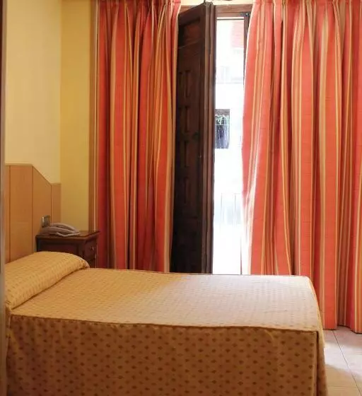 هتل Hostal Maria Ronda