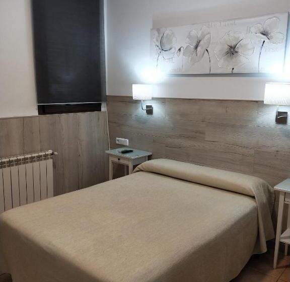 هتل Hostal Maria Ronda