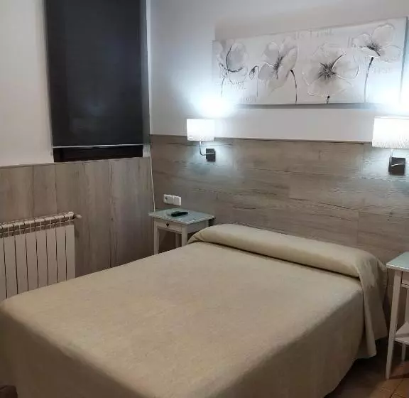 هتل Hostal Maria Ronda