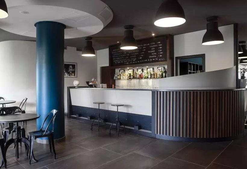 هتل La Meridiana Bleisure