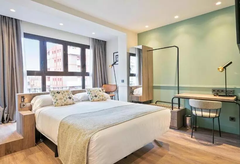 ホテル Via Augusta