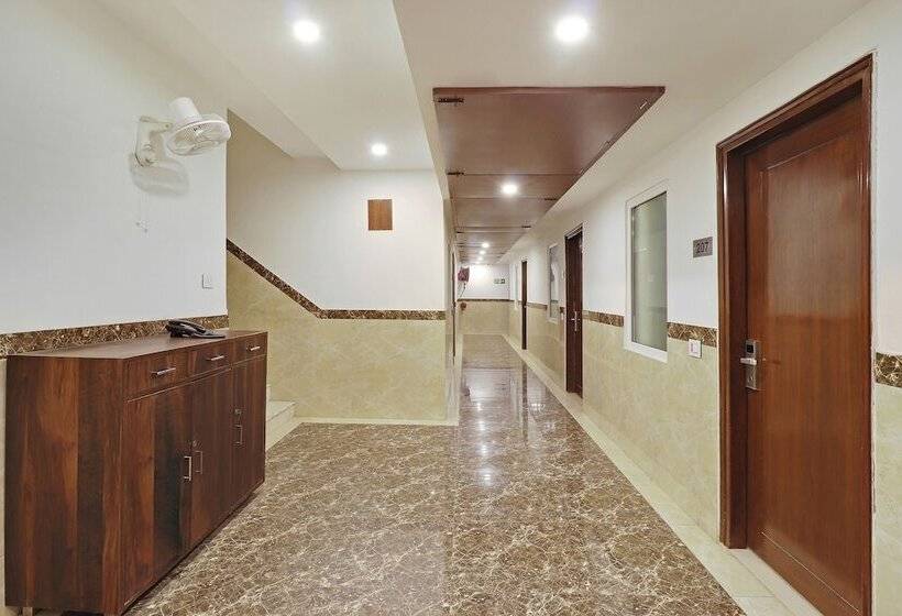 Capital O 2242 Hotel Yuvraj Deluxe