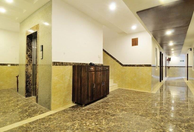 Capital O 2242 Hotel Yuvraj Deluxe