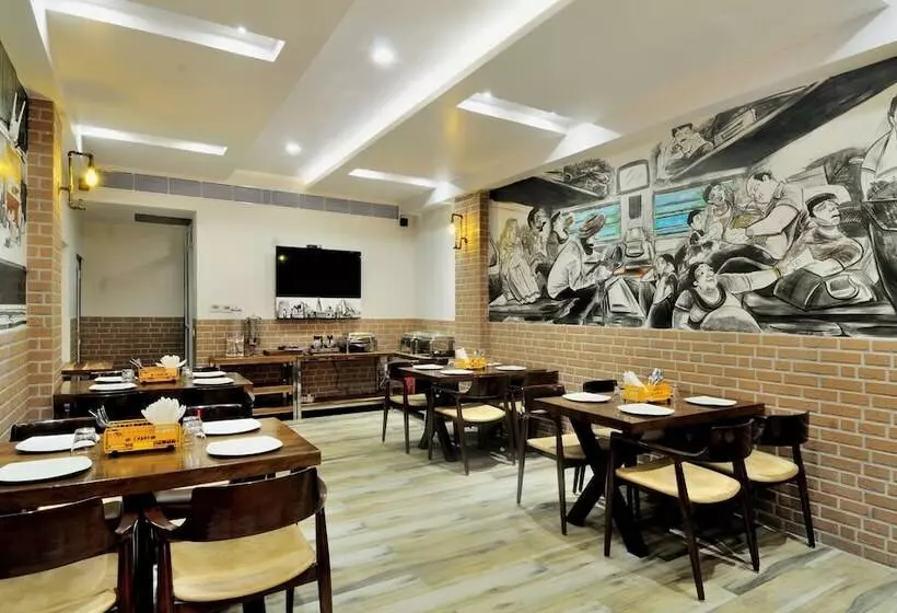 Capital O 2242 Hotel Yuvraj Deluxe