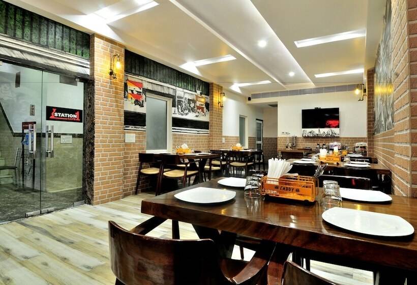 Capital O 2242 Hotel Yuvraj Deluxe