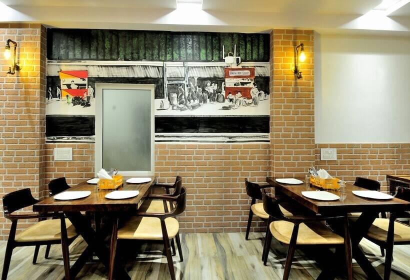 Capital O 2242 Hotel Yuvraj Deluxe