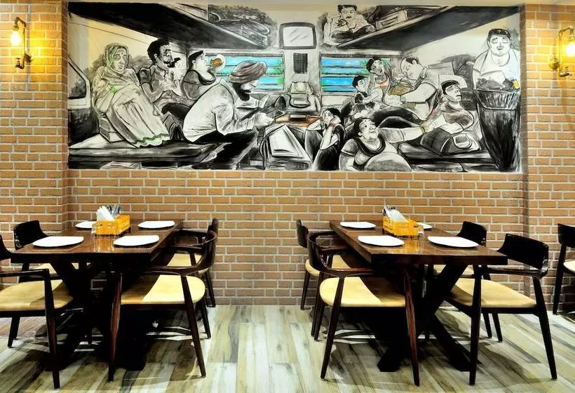 Capital O 2242 Hotel Yuvraj Deluxe