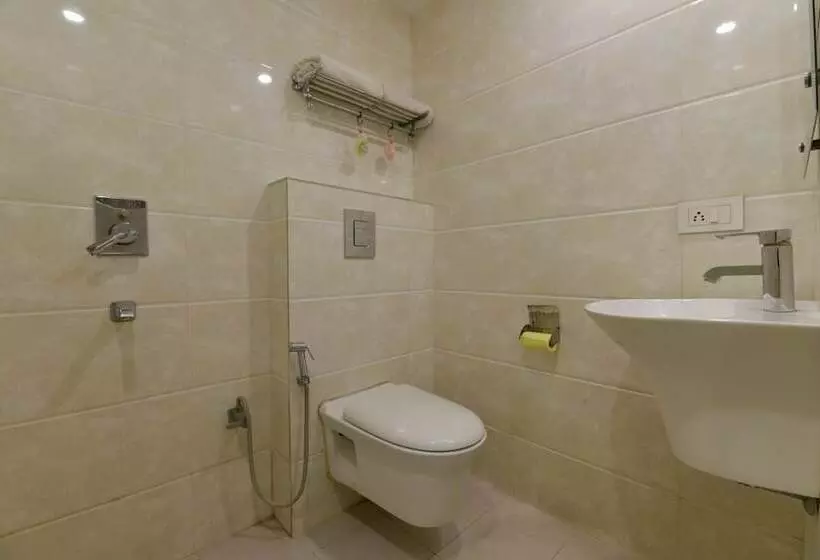 Capital O 2242 Hotel Yuvraj Deluxe