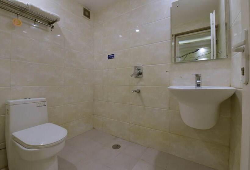 Capital O 2242 Hotel Yuvraj Deluxe