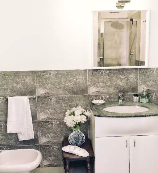 پانسیون Rosa Garden B&b