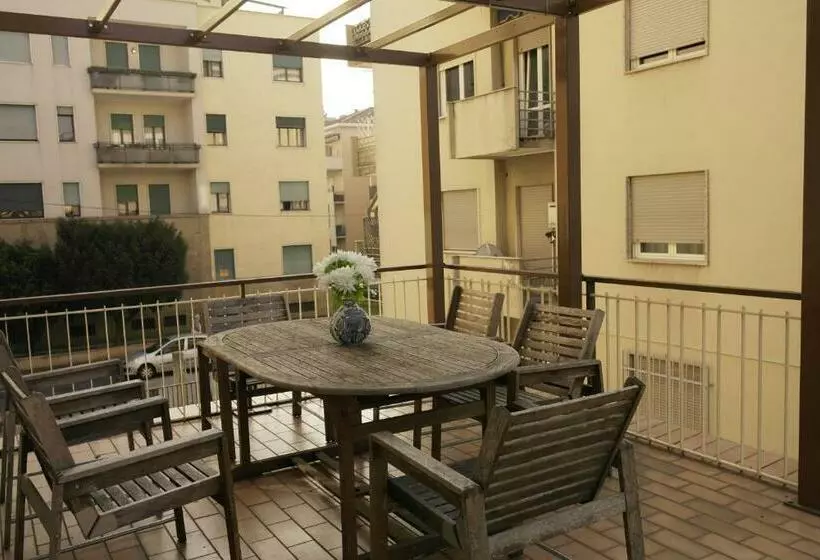 پانسیون Rosa Garden B&b