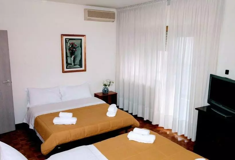 پانسیون Rosa Garden B&b