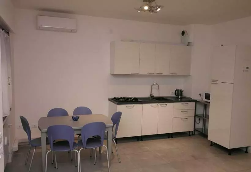 پانسیون Rosa Garden B&b
