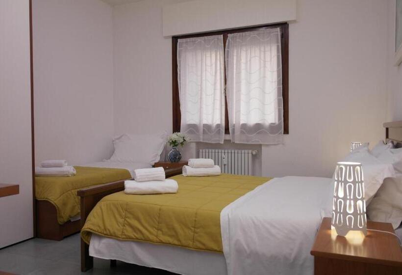 פנסיון Rosa Garden B&b