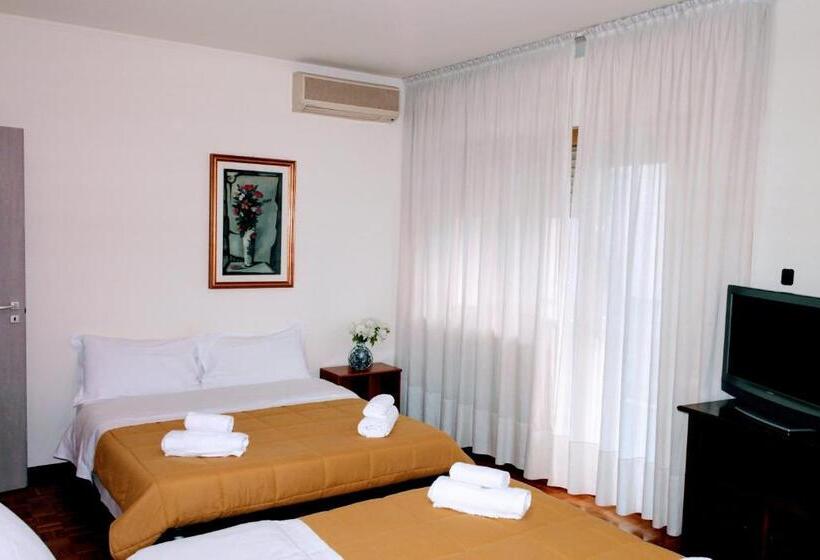 פנסיון Rosa Garden B&b