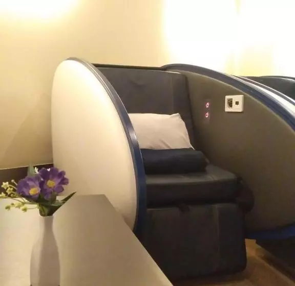 ユースホステル Aviserv Lounge