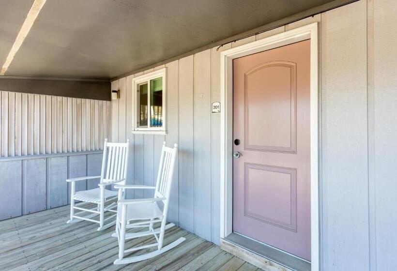 Мотель The Beach House